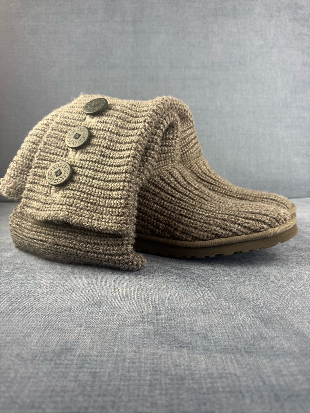 Ugg Australia Women’s Grey Classic Cardy Knit Ribbed Textured Logo Boots SZ 8